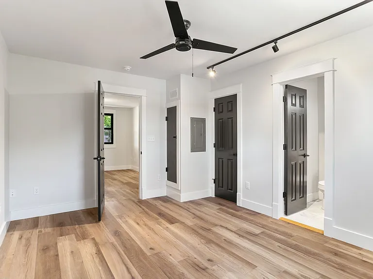 4421 Burgundy St #103 — Photo 5