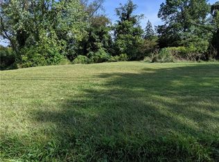 572 Moon Clinton Rd, Coraopolis, PA 15108