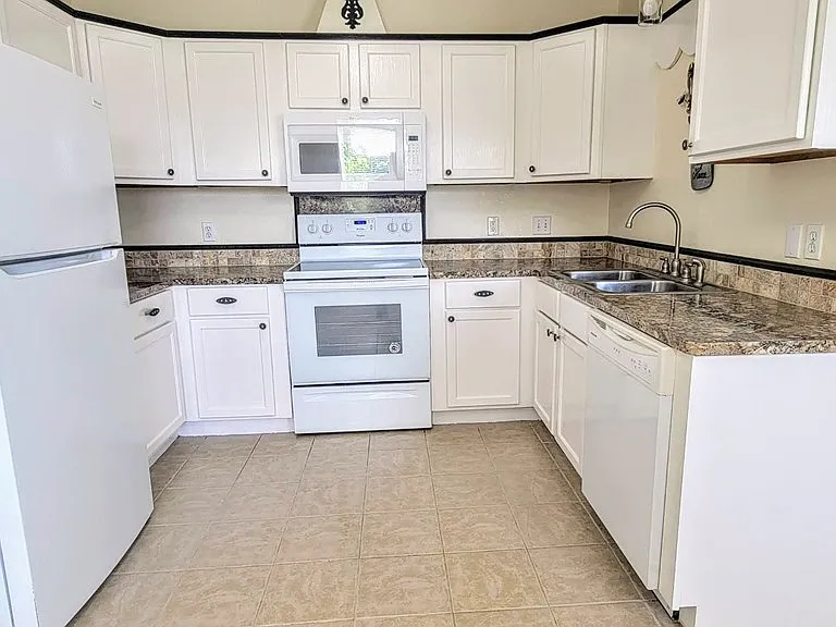 512 S Pearl St #B — Photo 6