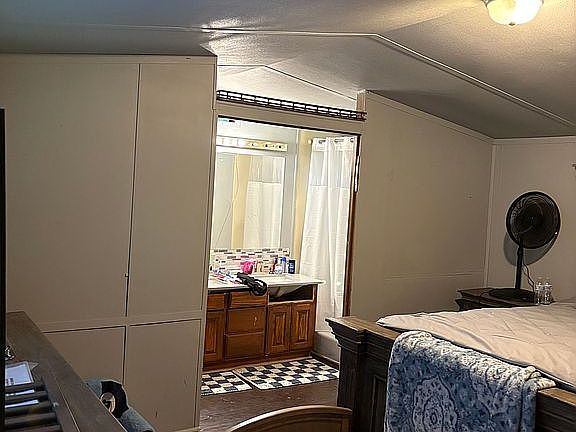 2nd image of 121 E Elm St