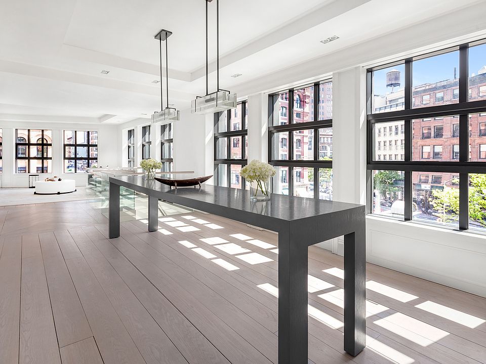 1st image of 137 Franklin St APT 2
