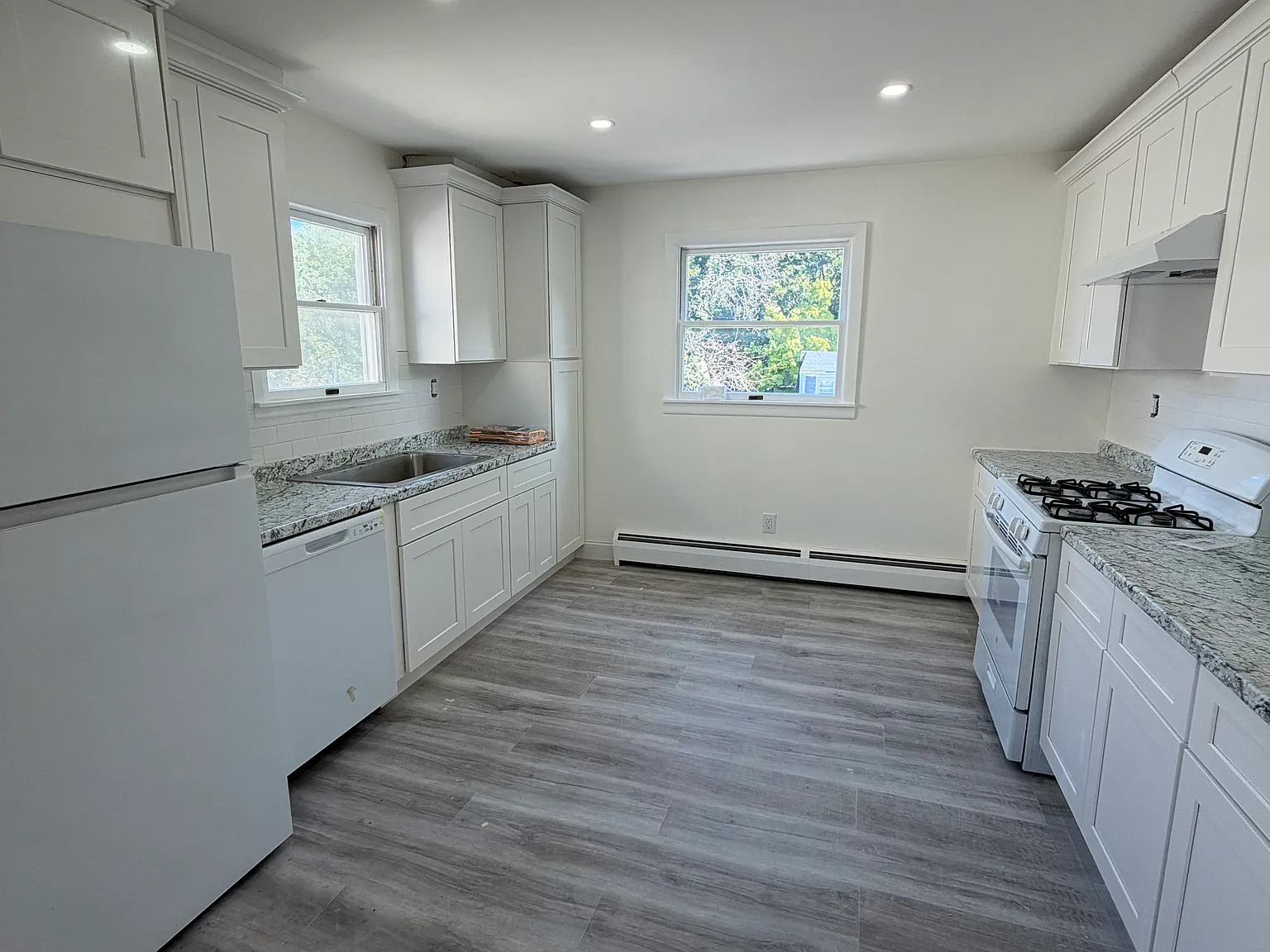 Clunie Ave, Yonkers — Photo 1