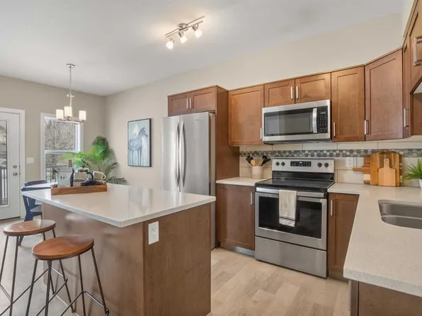 148 S Vanier Dr #206, Red Deer, AB T4R 0V1