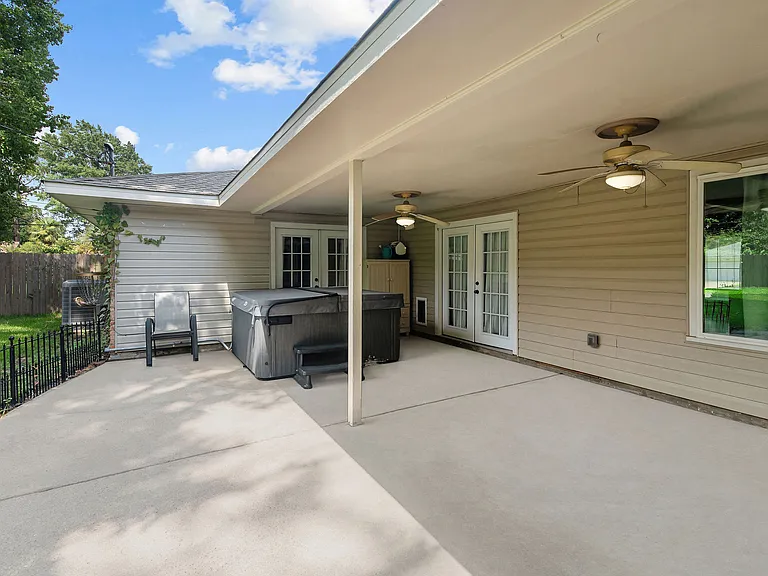 230 Rossitter St — Photo 33