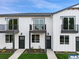 669 W Hendrickson Rd, Sequim, WA 98382