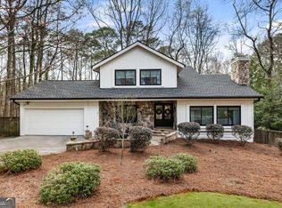 2415 Roxburgh Dr, Roswell, GA 30076