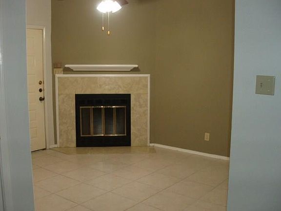 3rd image of 921 Marine Dr APT 219