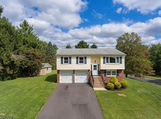 113 Powder Horn Dr, Phillipsburg, NJ 08865