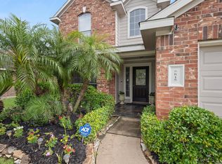 5815 Village Grove Dr, Pearland, TX 77581
