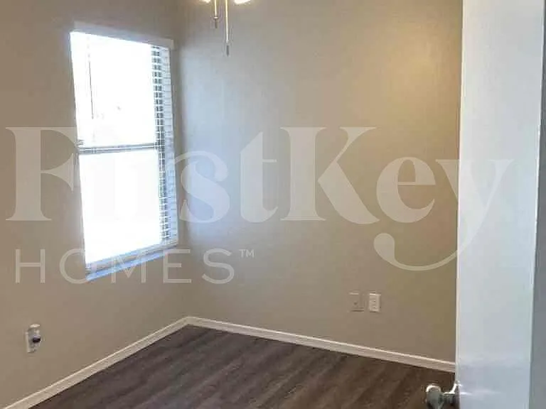 1338 W Mesquite Ave — Photo 7