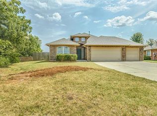 720 Hedgewood Dr, Moore, OK 73160