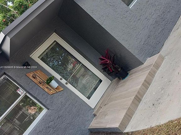 2nd image of 951 NW 33rd Dr