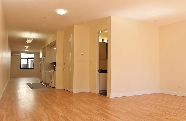 Rented by aptsandlofts.com | media 8