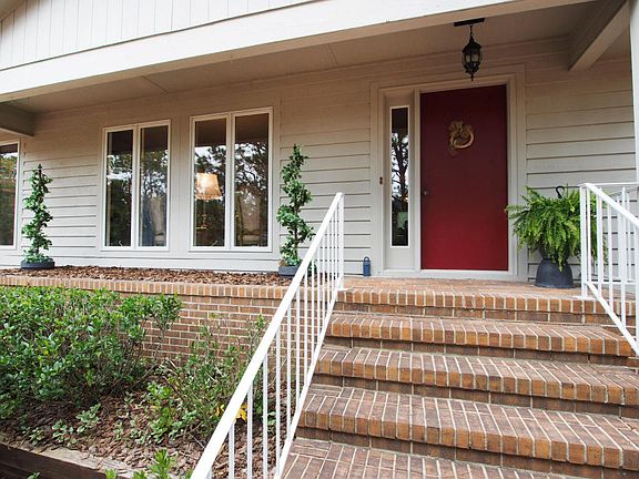 3rd image of 8 Wildwood Ln