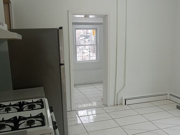 3rd image of 115 Morningside Ave APT 1R