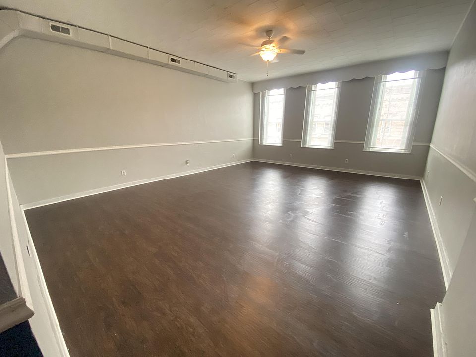 1st image of 125 N Detroit St #1