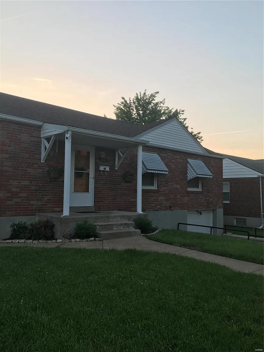 2111 Kaske Dr photo 1