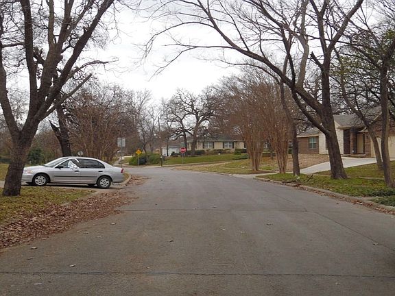 4th image of 902 Westwood Dr