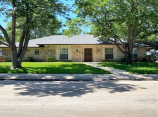 2710 N Surrey Dr, Carrollton, TX 75006