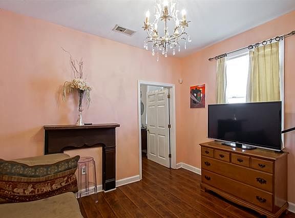 3rd image of 5450-52 Burgundy St