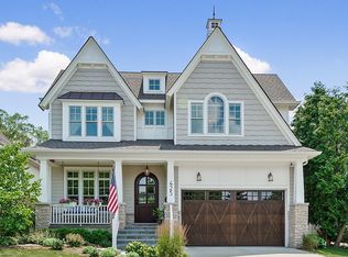 425 Ridge Ave, Clarendon Hills, IL 60514