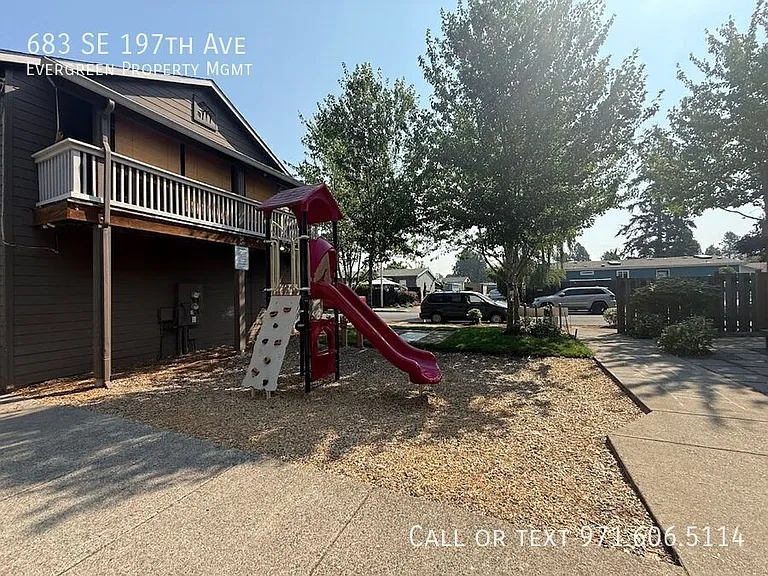 683 SE 197th Ave — Photo 44