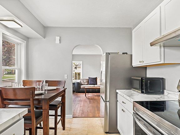 4th image of 624 N Walnut St