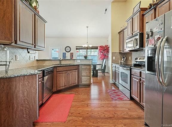 4th image of 7252 Kenyon Dr
