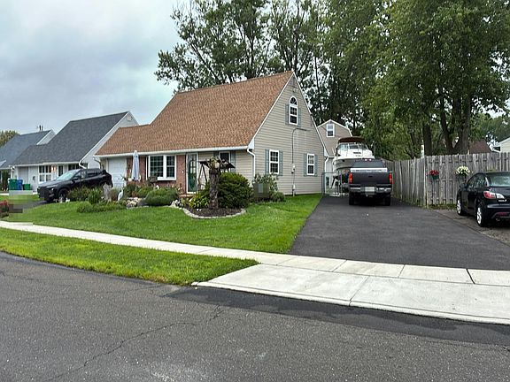 3rd image of 81 Ironwood Rd