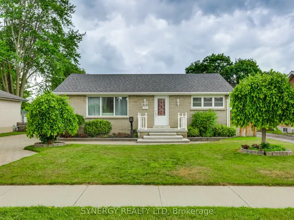266 Adelaide St, Strathroy Caradoc, ON N7G 2V8