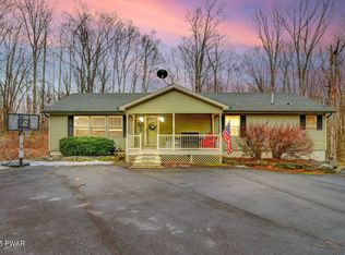 25 Boulder Ct, Lake Ariel, PA 18436