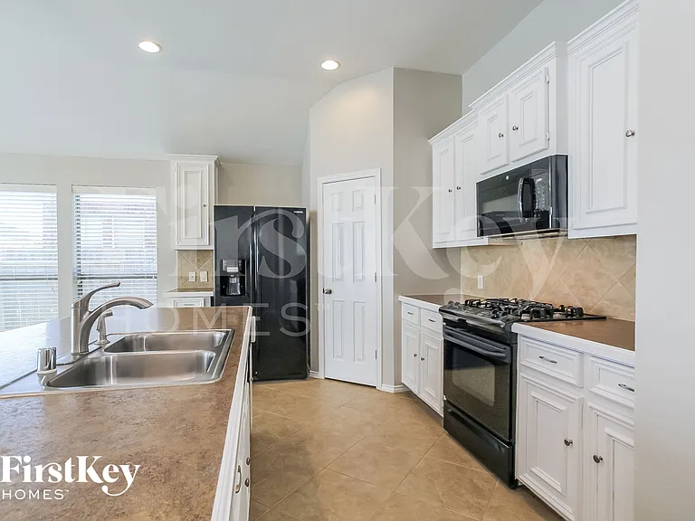 2703 Facet Creek Dr — Photo 7
