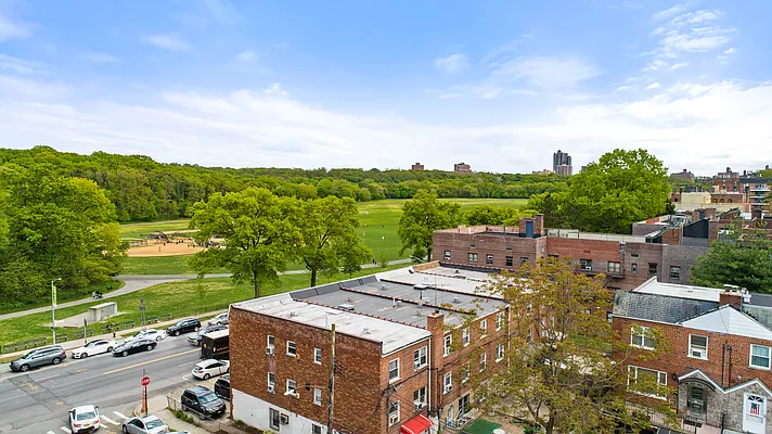 Rented by Compass | media 10