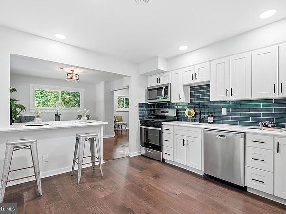 5th image of 1602 Park Blvd
