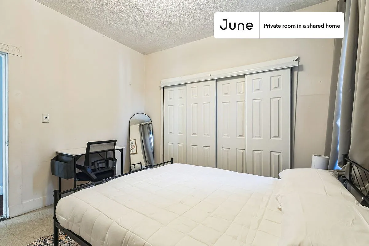 Queen bedroom in 5 bed/1.5 bath home in Harvard Square (Cambridge) #1809 B — Photo 2