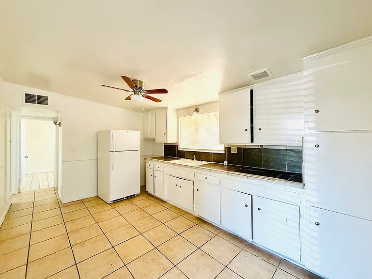 Studio, 1 Bedroom and 2 Bedroom Homes in Central Tucson! — Photo 21