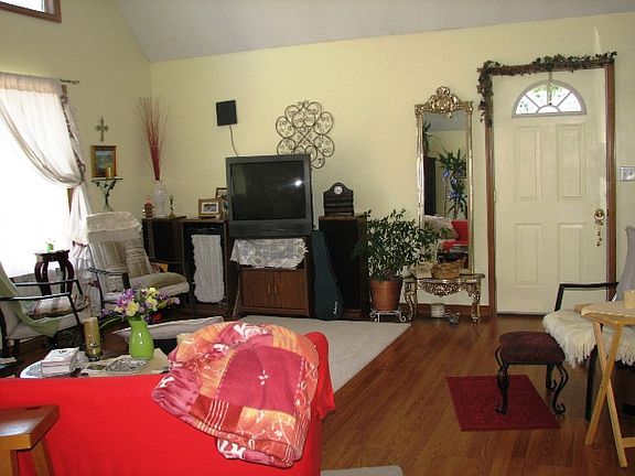 4th image of 612 Township Road 1287