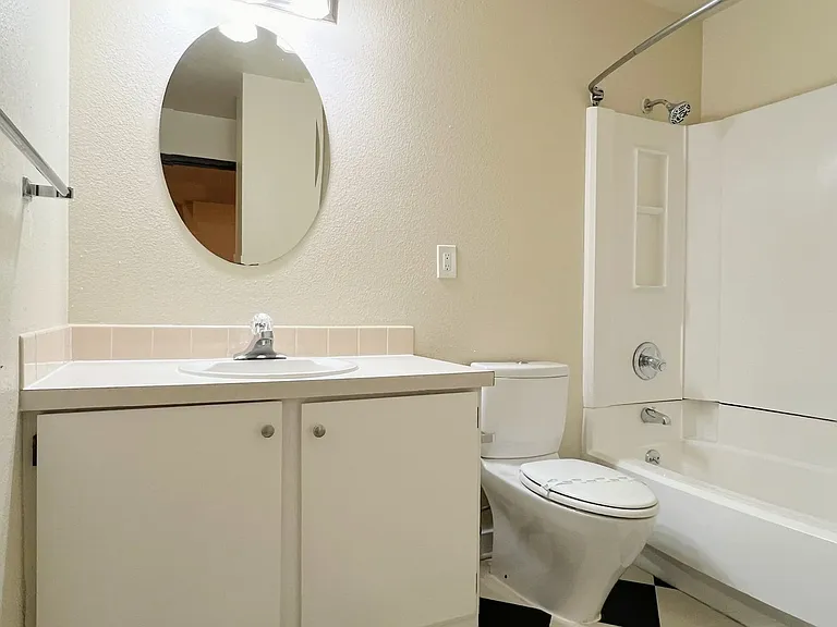 Marcella Apartments — Photo 22