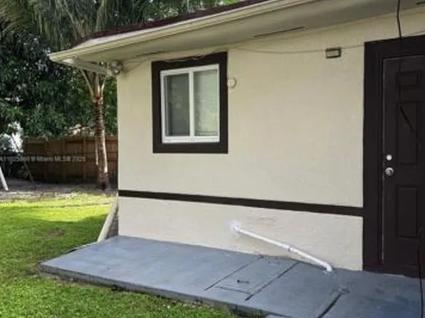 785 NW 96th St #2, Miami, FL 33150
