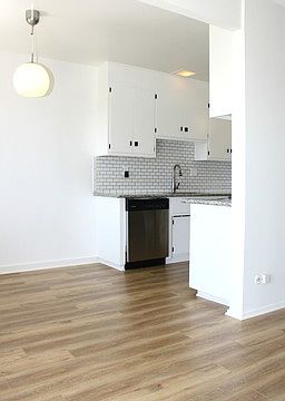 2nd image of 1048 Everett Pl APT 4