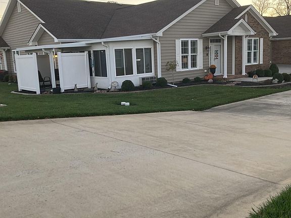 2nd image of 2421 Lakewood Dr