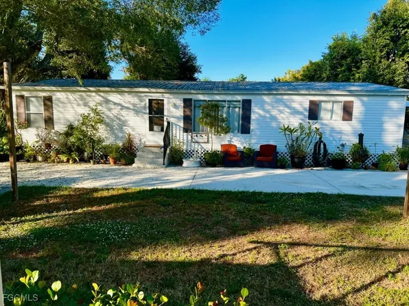 7623/7621 Breeze Dr, North Fort Myers, FL 33917