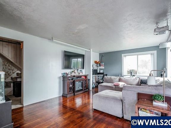 4th image of 805 Norman Ave NE