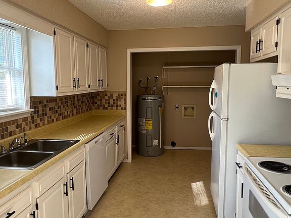 2nd image of 3901 College View Dr #3901