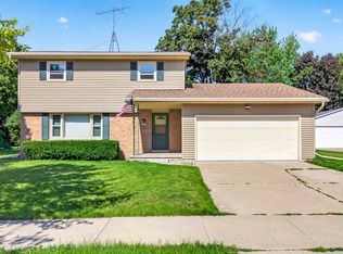 1235 S Westhaven Dr, Oshkosh, WI 54904
