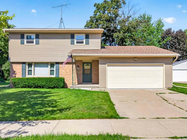 1235 S Westhaven Dr, Oshkosh, WI 54904