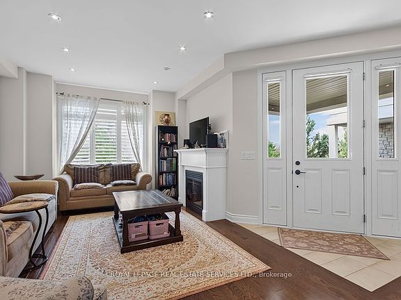 5th image of 3045 Gladeside Ave #19