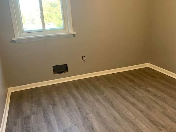 3rd image of 14 Foxwood Ct