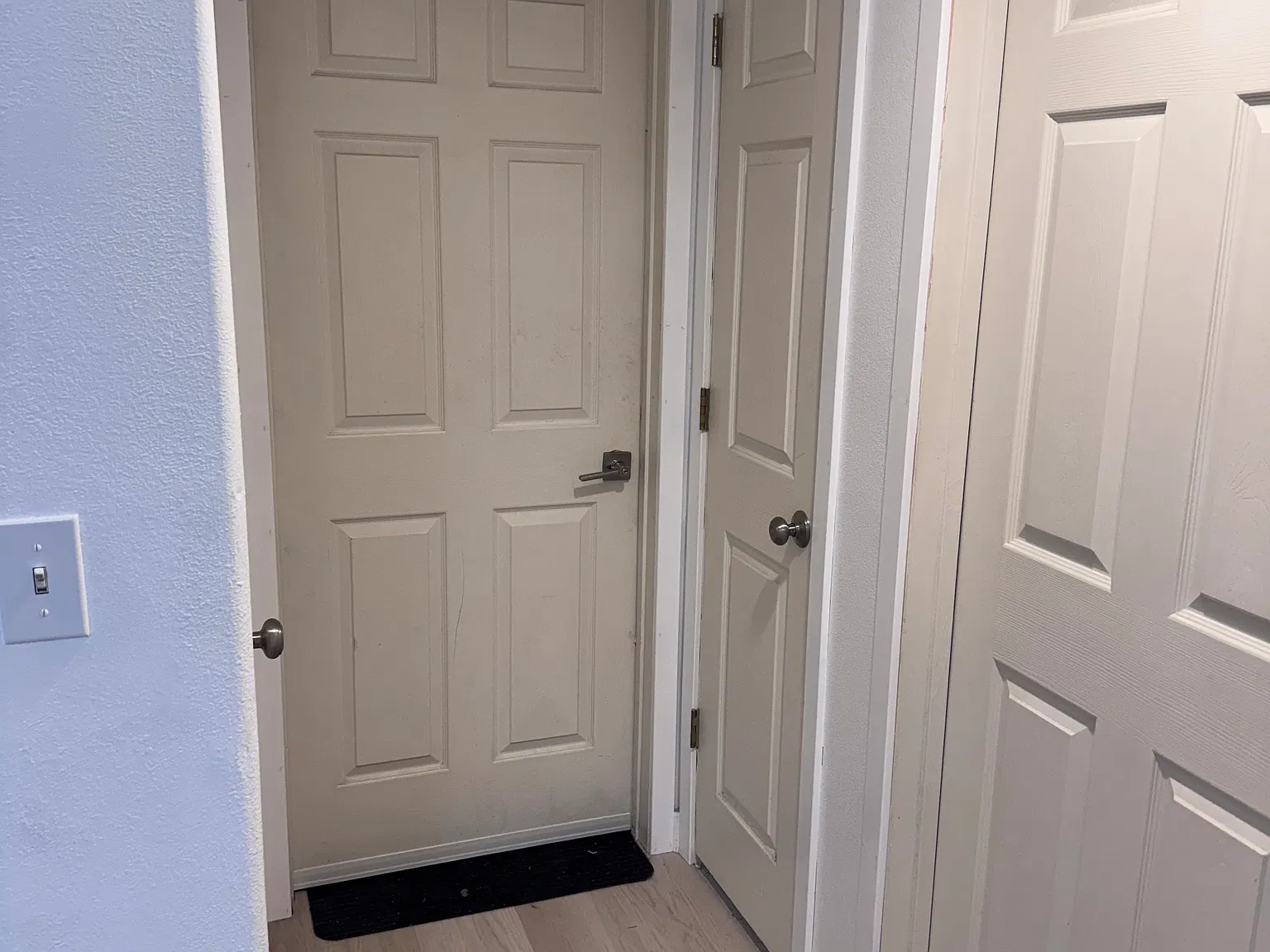 3 bed, 900 sqft, $850 — Photo 2