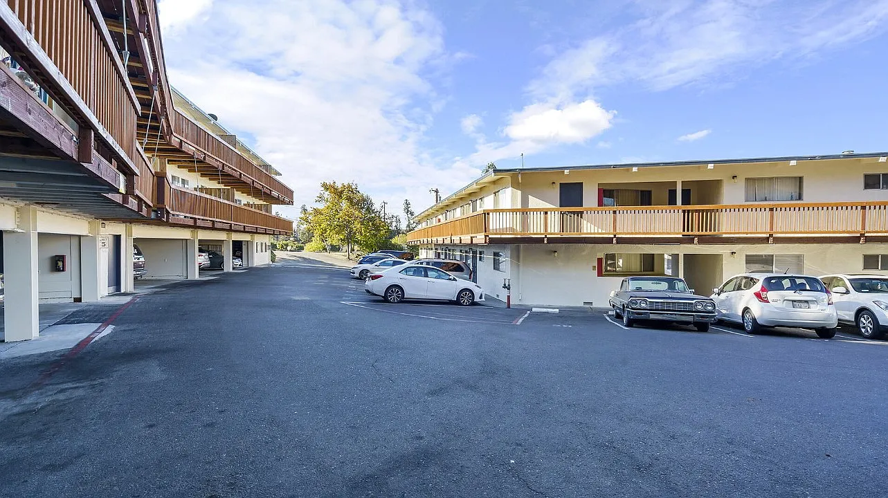Manchester Apartments — Photo 1